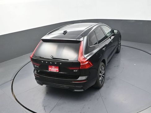 Used 2025 Volvo XC60 B5 Plus AWD/4WD image 28