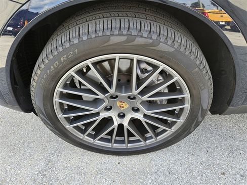 Used 2022 Porsche Cayenne image 42