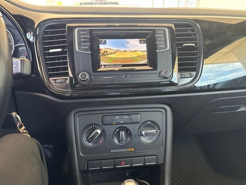 Used 2019 Volkswagen Beetle 2.0T S FWD image 9
