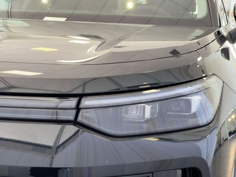 New 2026 Volkswagen Tiguan SE image 11