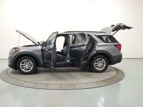 Used 2025 Ford Explorer Active w/ Active Comfort Package RWD image 12