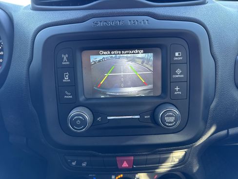 Used 2017 Jeep Renegade Latitude w/ Popular Equipment Group image 17