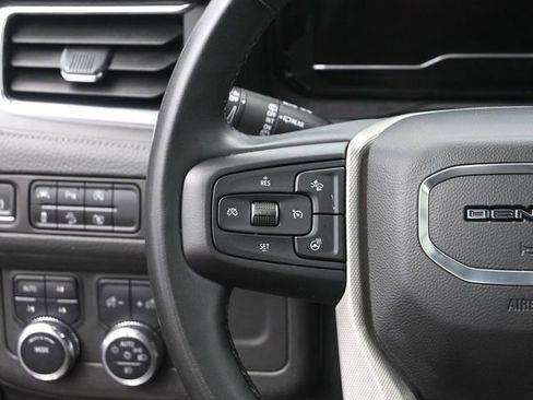 Used 2023 GMC Yukon Denali image 32