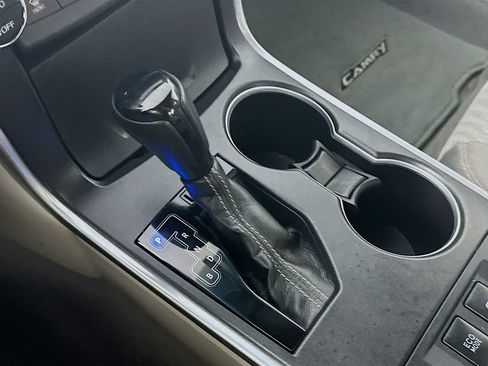 Used 2015 Toyota Camry LE image 16