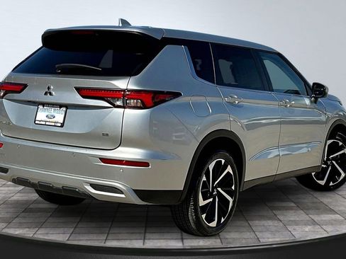 Used 2024 Mitsubishi Outlander SE image 6