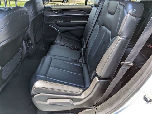 Used 2022 Jeep Grand Cherokee L Limited RWD image 32