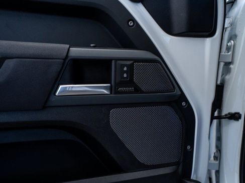 Used 2023 Land Rover Defender 110 X-Dynamic SE image 30