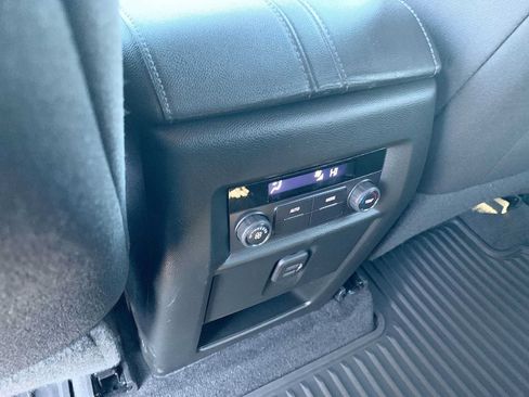 Certified 2023 Chevrolet Traverse LT w/ LPO, Floor Liner Package AWD/4WD image 20