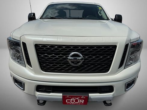 Used 2018 Nissan Titan PRO-4X w/ Pro-4x Convenience Package image 9