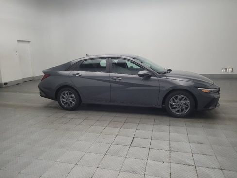 Used 2024 Hyundai Elantra SEL FWD image 11