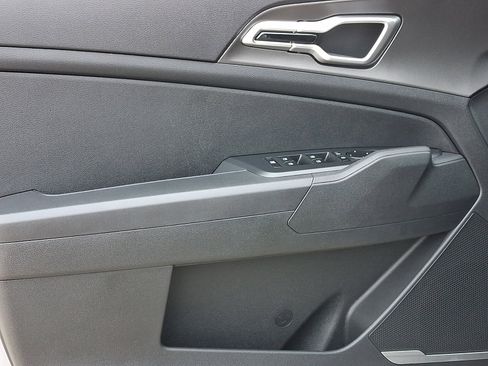 New 2026 Kia Sportage S image 8