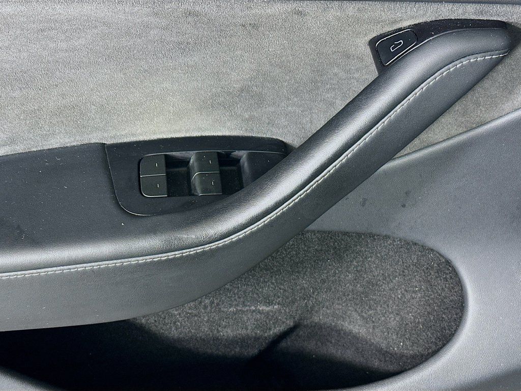 Used 2024 Tesla Model Y Long Range AWD/4WD image 13