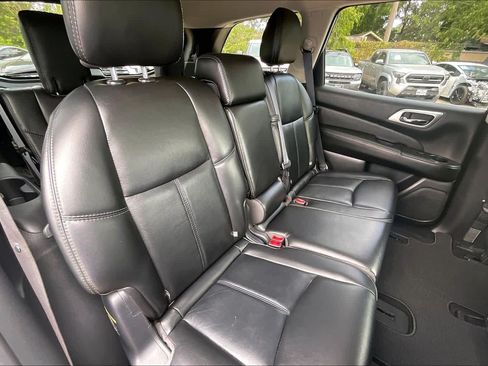 Used 2017 Nissan Pathfinder SL w/ SL Tech Package FWD image 20