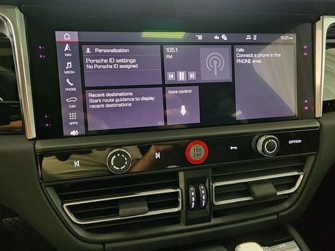 Certified 2025 Porsche Macan image 9