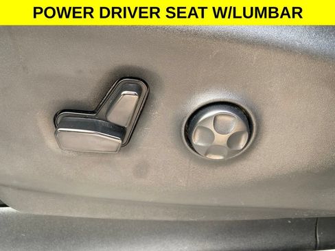 Used 2023 Chrysler Pacifica Touring-L FWD image 12