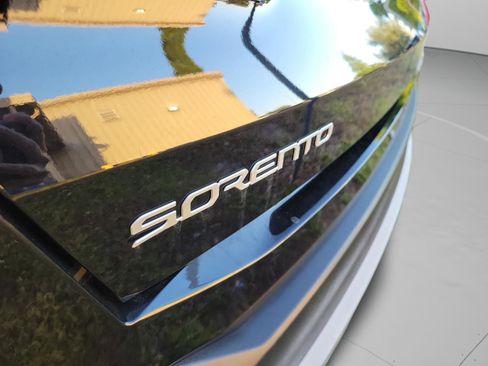 Used 2024 Kia Sorento LX FWD image 32