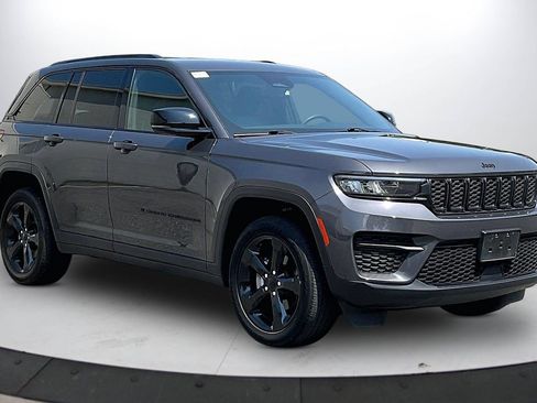 Certified 2023 Jeep Grand Cherokee Altitude AWD/4WD image 2
