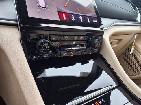 New 2025 Jeep Grand Cherokee L Limited w/ Luxury Tech Group II image 13