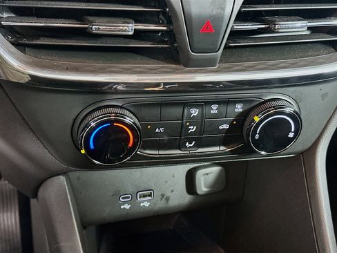 Used 2025 Buick Encore GX Preferred image 22