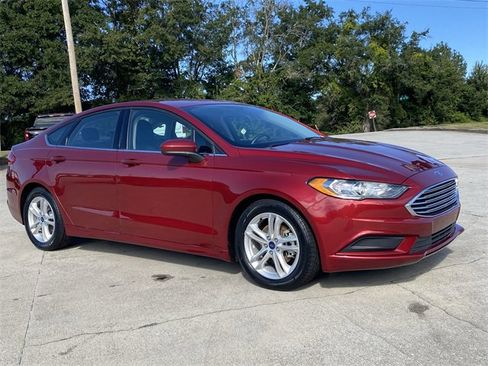 Used 2018 Ford Fusion SE w/ Fusion SE Technology Package image 8