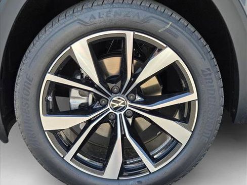 New 2026 Volkswagen Atlas SEL Premium R-Line image 10