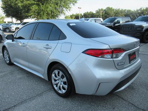 Used 2022 Toyota Corolla LE FWD image 5
