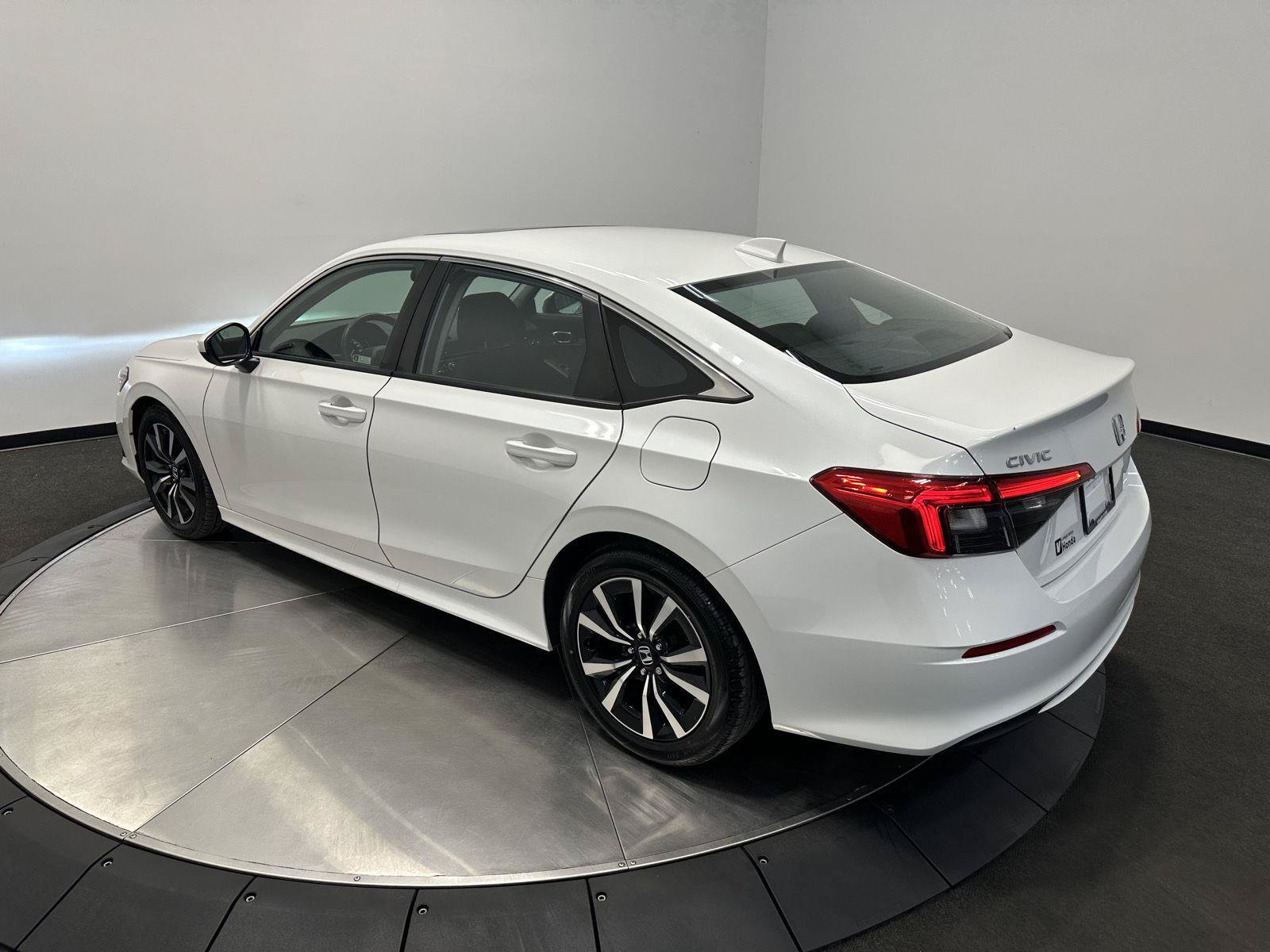 Used 2023 Honda Civic EX image 5