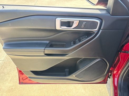 Used 2020 Ford Explorer XLT w/ Equipment Group 202A RWD image 16