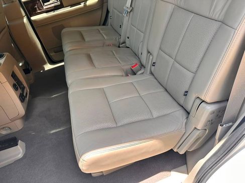 Used 2014 Lincoln Navigator 2WD image 71