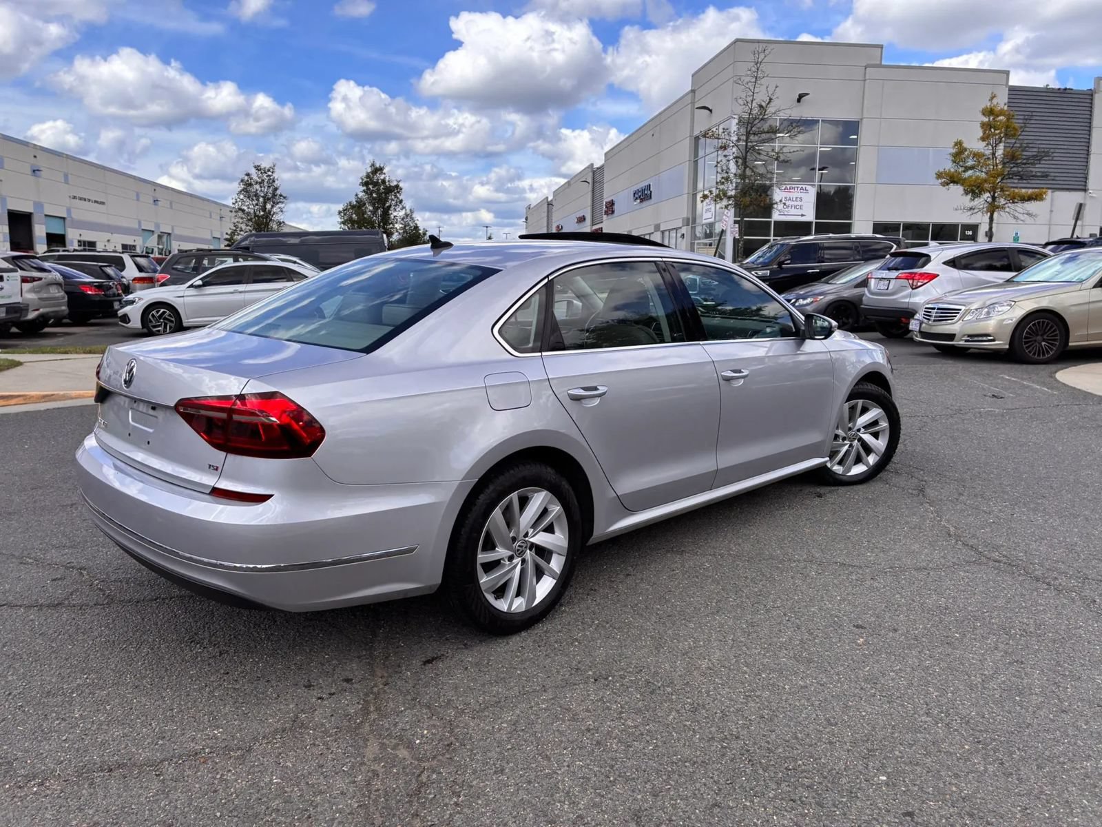 Used 2018 Volkswagen Passat 2.0T SE FWD image 14