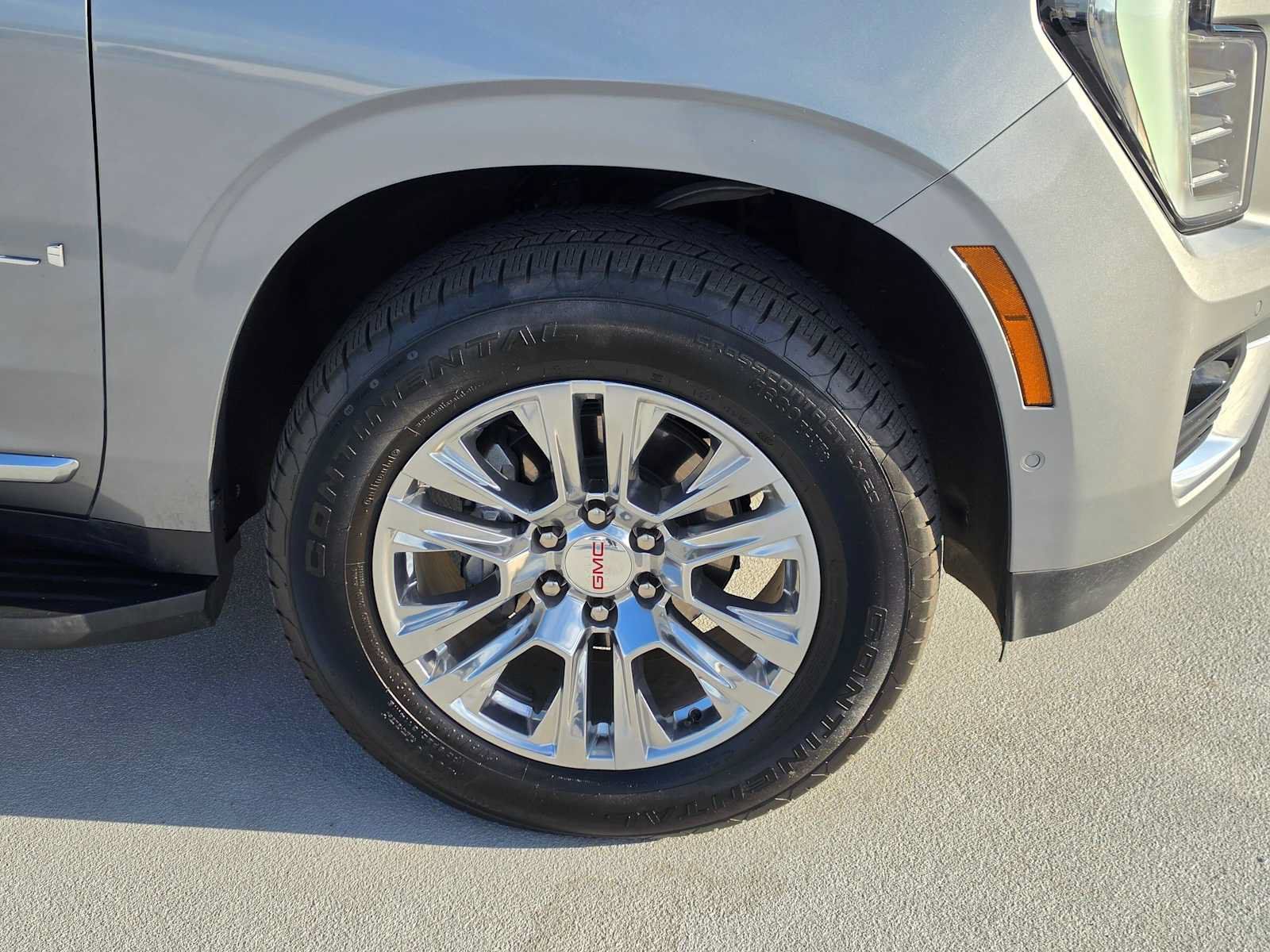 Used 2025 GMC Yukon XL Denali AWD/4WD image 9