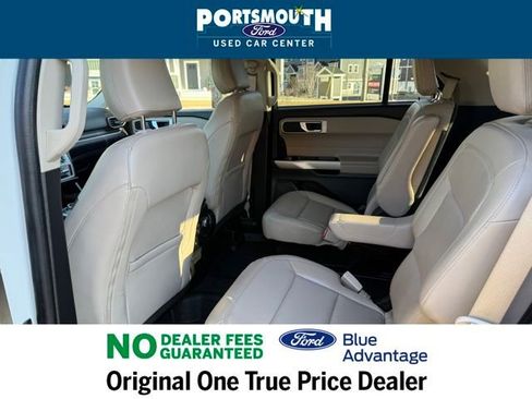 Used 2022 Ford Explorer XLT w/ Equipment Group 202A image 5