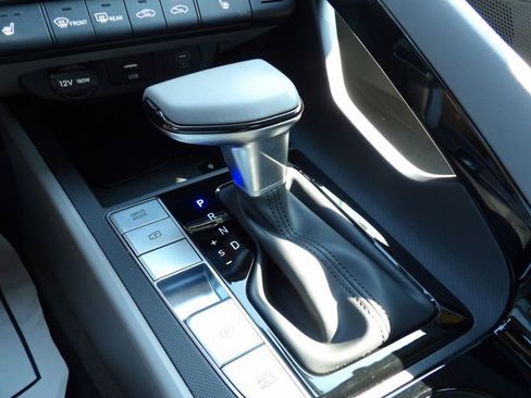 Certified 2025 Hyundai Elantra SEL FWD image 22