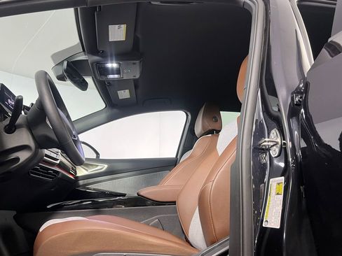 Used 2023 Volkswagen ID.4 Pro image 22