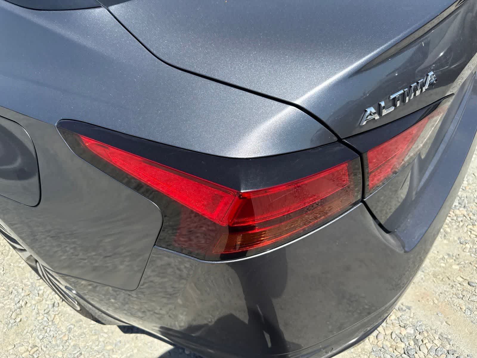 Used 2020 Nissan Altima 2.5 SR w/ Premium Package FWD image 13
