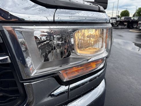 Used 2024 RAM 2500 Tradesman w/ Chrome Appearance Group AWD/4WD image 9
