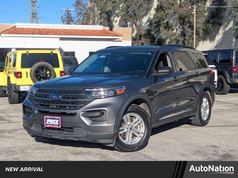 Used 2022 Ford Explorer XLT image 1