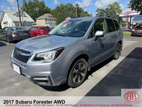 Used 2017 Subaru Forester 2.5i Limited AWD/4WD image 4