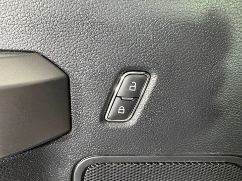 Used 2019 Ford F150 XLT w/ Equipment Group 302A Luxury AWD/4WD image 17