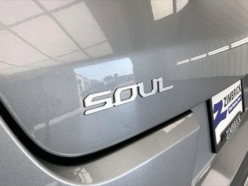 Used 2023 Kia Soul LX w/ LX Technology Package image 9