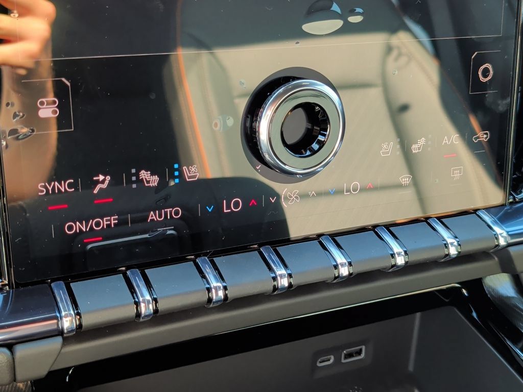 New 2026 GMC Yukon XL AT4 w/ AT4 Premium Plus Package AWD/4WD image 28