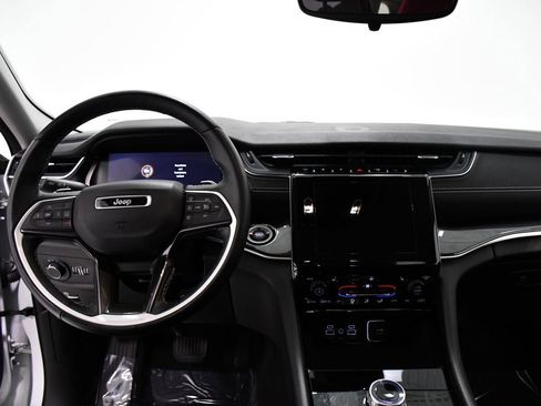 Used 2022 Jeep Grand Cherokee Laredo w/ Luxury Tech Group I image 8