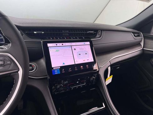 New 2025 Jeep Grand Cherokee Limited w/ Trailer Tow Package image 31