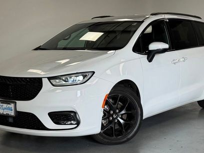 Used 2023 Chrysler Pacifica Touring-L w/ S Appearance Package