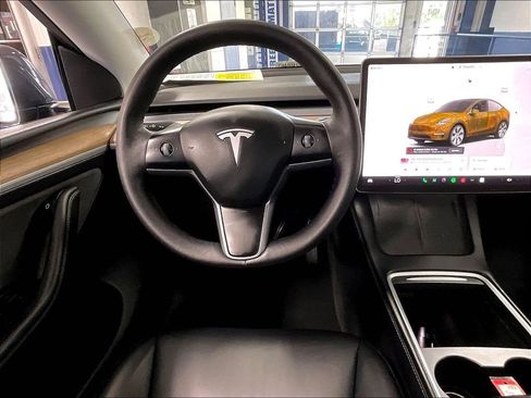 Used 2024 Tesla Model Y Long Range AWD/4WD image 17