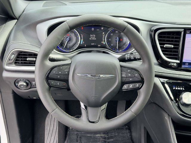 Used 2025 Chrysler Pacifica Limited FWD image 19