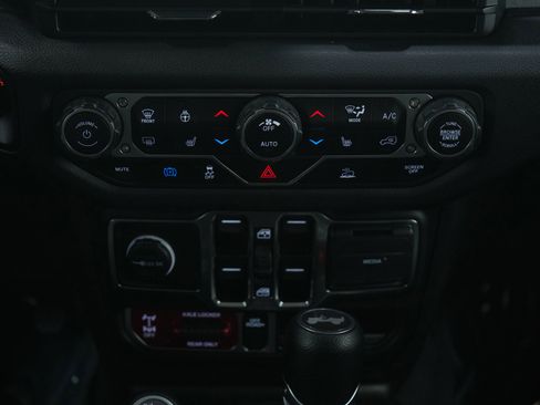 Used 2024 Jeep Wrangler Unlimited AWD/4WD image 16