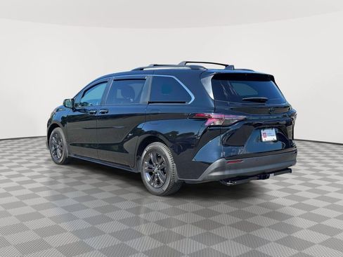 Used 2024 Toyota Sienna XLE Woodland Edition AWD/4WD image 5