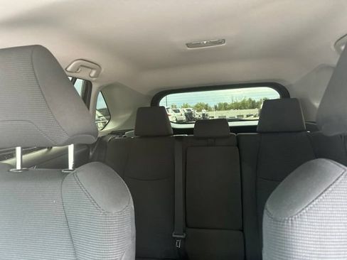 Used 2020 Toyota RAV4 LE AWD/4WD image 18