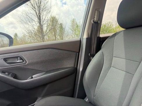 Used 2023 Nissan Rogue S image 11